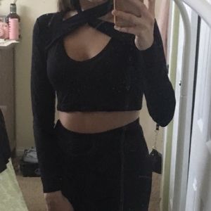 Black long sleeve crop top